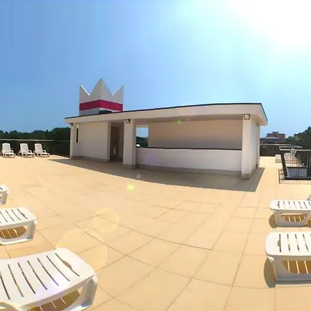 Sun, Sea And Poolside Bliss-beahost Apartament